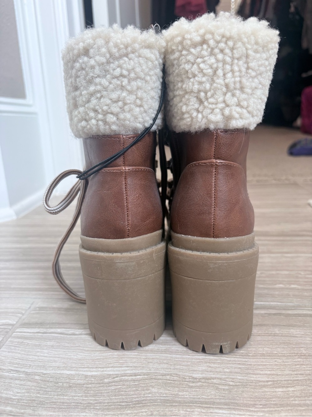 NWT Universal Thread Aubrie Chunky Heel Sherpa Combat Boots Cognac Brown Size 8 - Picture 3 of 12